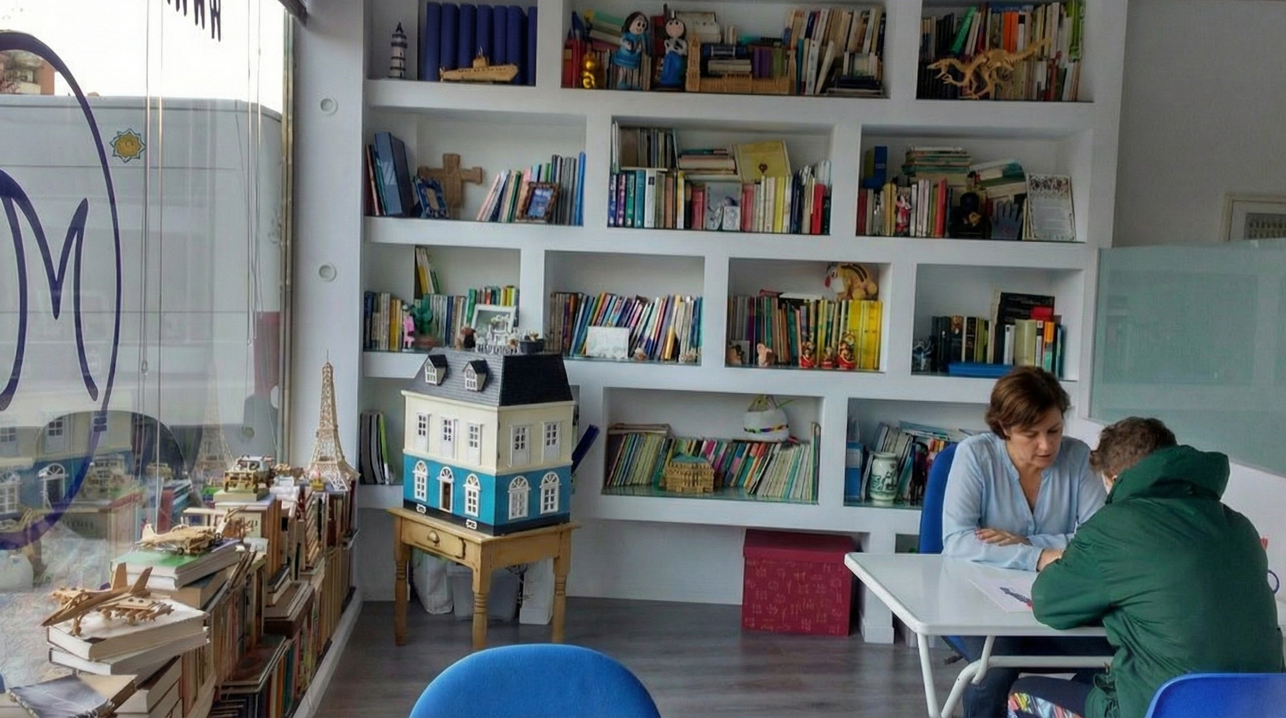 Estudiante concentrado preparando la Selectividad